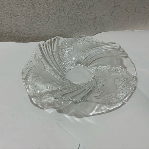 MIKASA CHRISTMAS MEDLEY FROSTED/CLEAR CRYSTAL BON BON/CANDY PLATE/DISH. 9”X 2”G9 - Picture 3 of 10